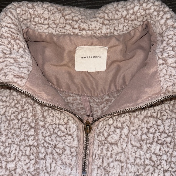 Woman’s Universal Thread 1/4th zip up - Picture 2 of 6